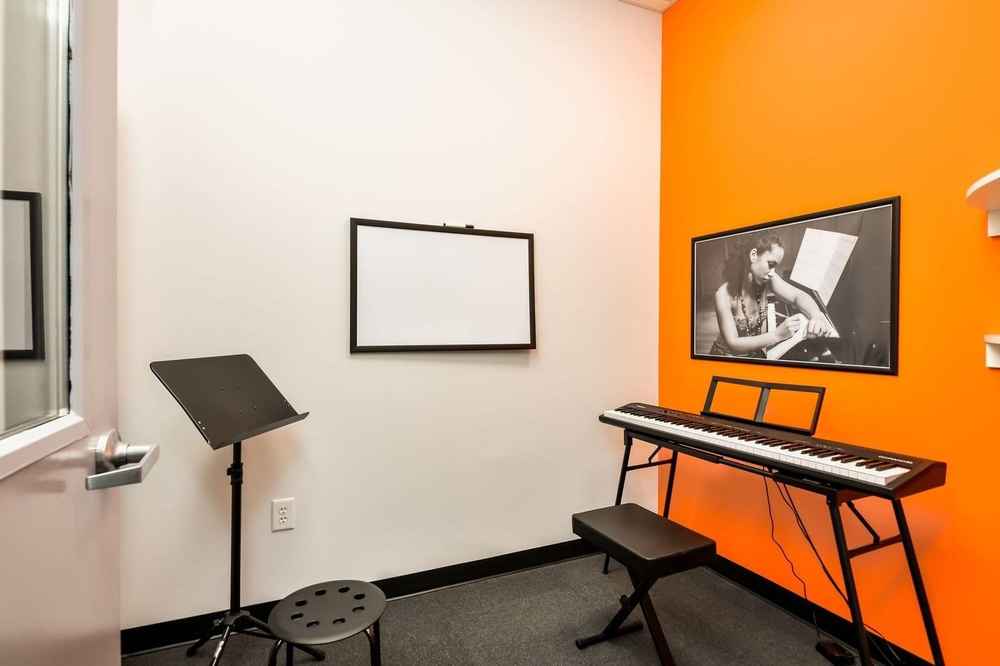 Bach to Rock Sandy Plains room with keyboard